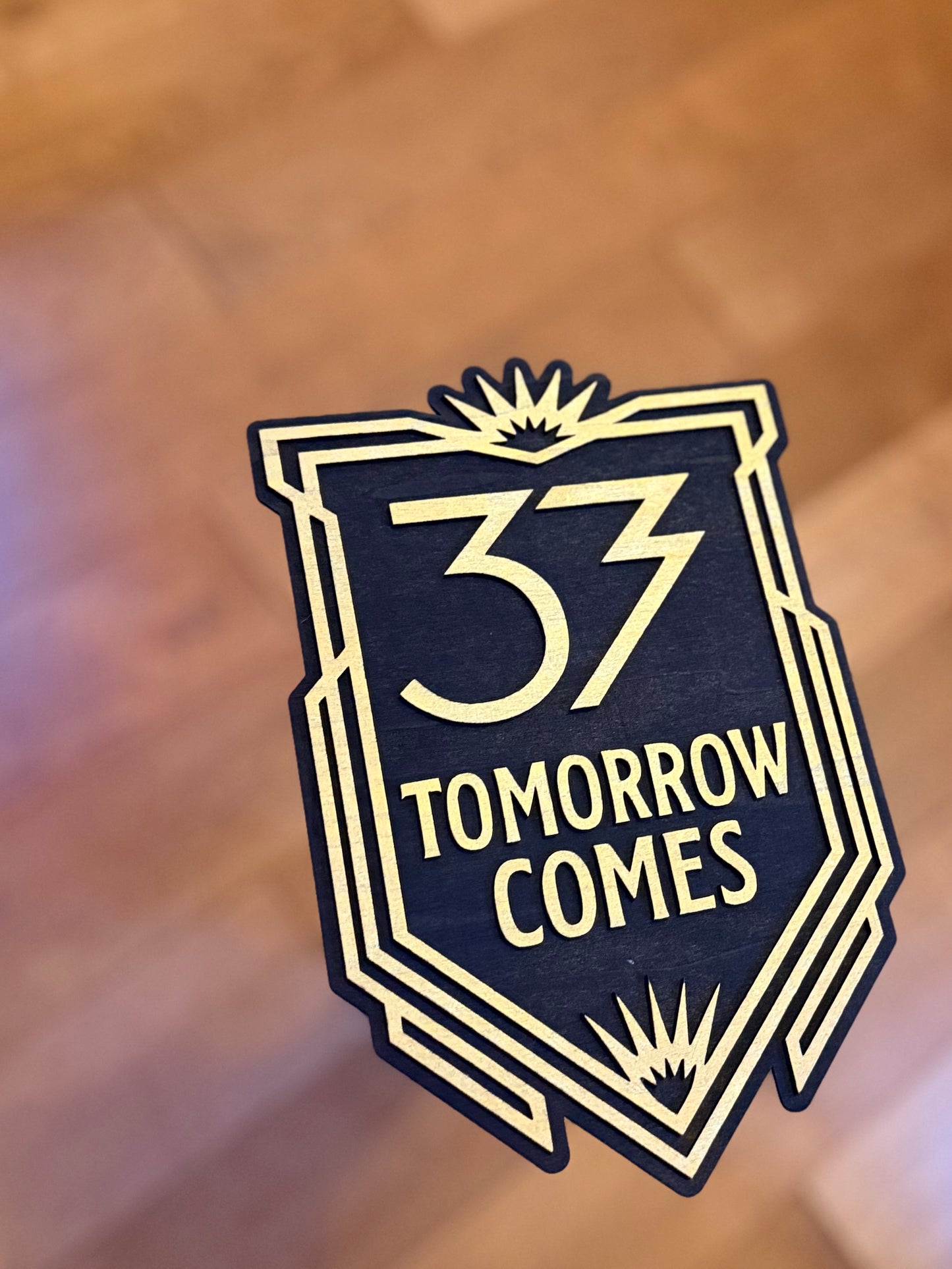 Ecusson Clair Obscur : Expédition 33 | Tomorrow Comes | Grav' & Vous