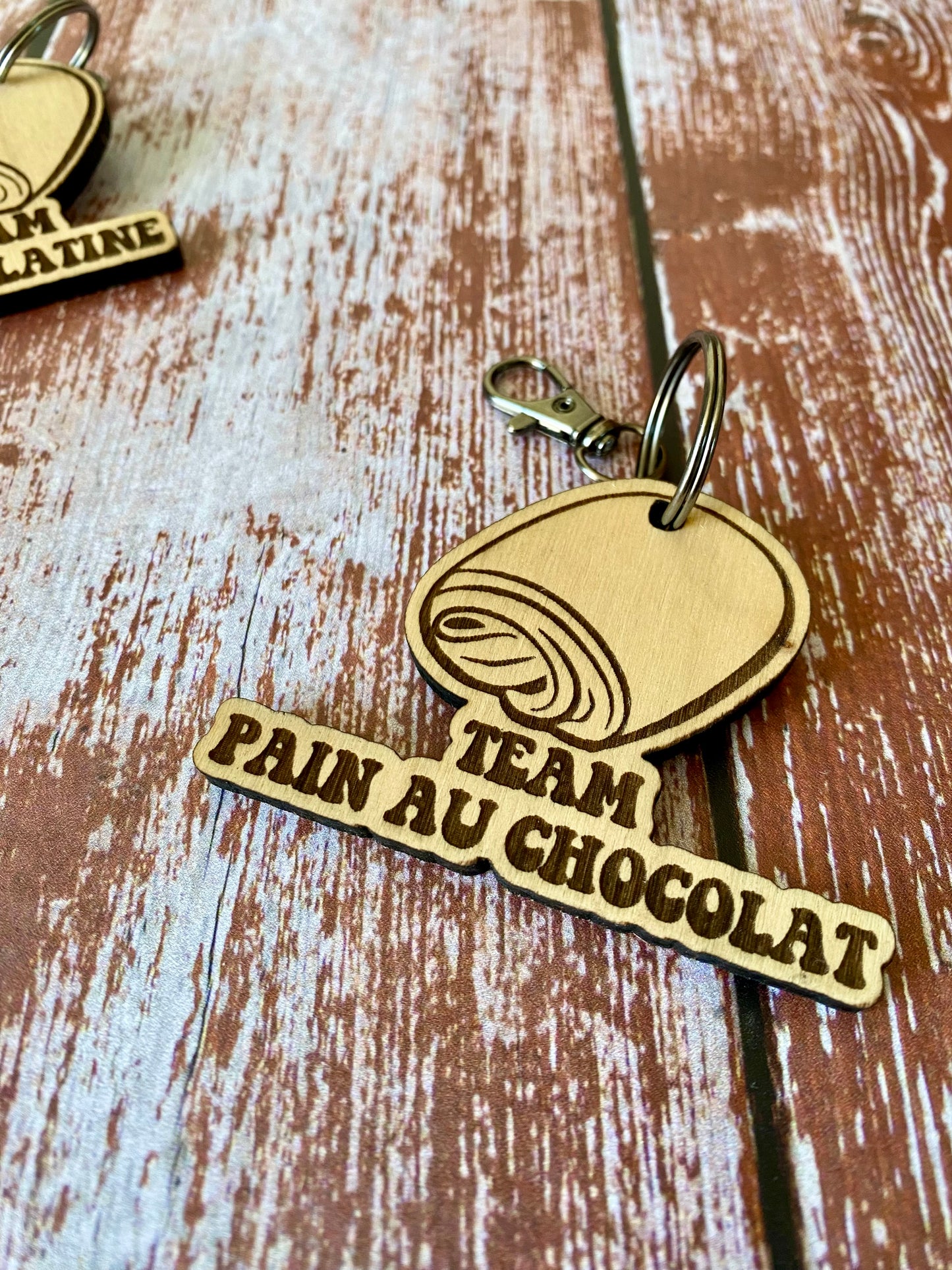 Porte-clés TEAM PAIN AU CHOCOLAT Personnalisé | Cadeau Gourmand Bois Gravé | Grav' & Vous