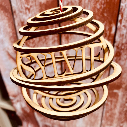 NOËL | Boule de Noël Spirale en Bois | Personnalisable avec Prénom | Grav' & Vous