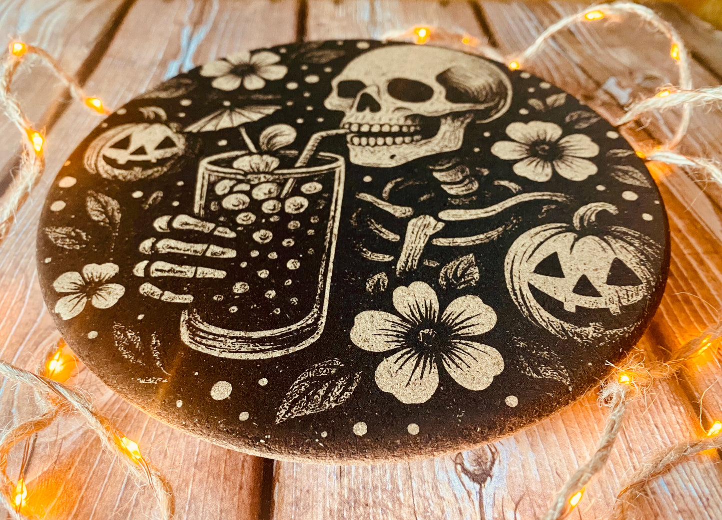 Dessous de plat en liège 19 cm | Motif Crâne Cocktail | Grav' & Vous