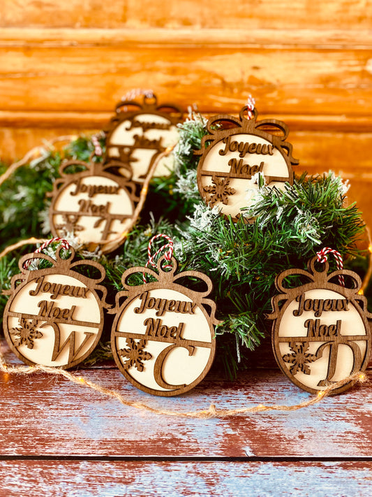 NOËL | Boule de Noël en bois | Initiale | Grav' & Vous
