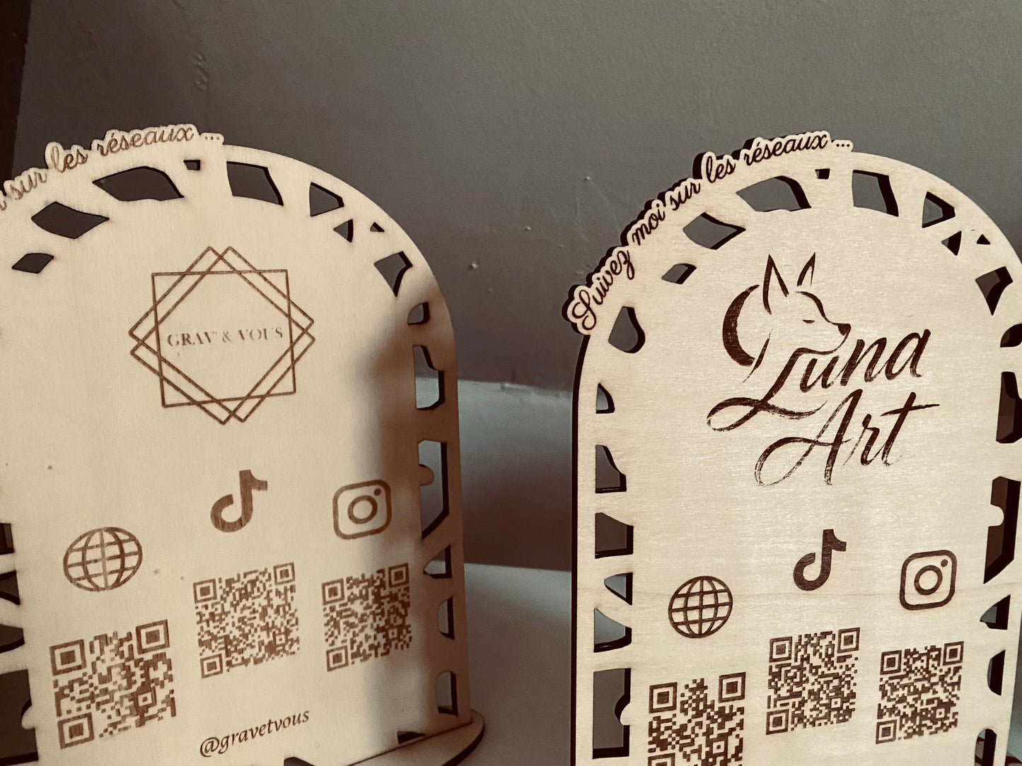 Panneau Réseaux Sociaux | En bois | Grav' & Vous