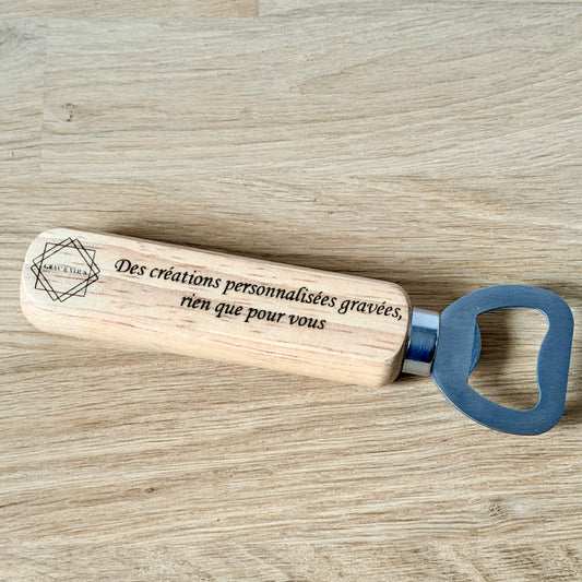 Décapsuleur long personnalisé – Manche en bois gravé