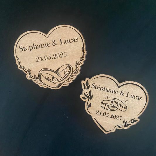 magnet en bois cœur personnalisé avec prénoms et date de mariage gravés