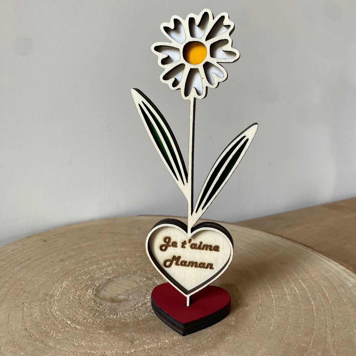 fleur marguerite en bois sur socle en cœur