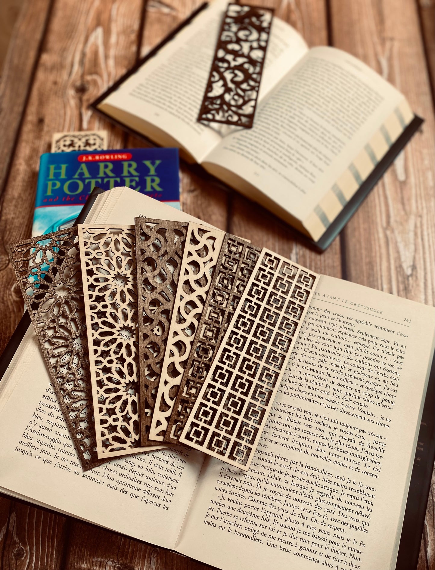 Marque-page ajouré en bois | Élégance naturelle et finesse artisanale | Grav' & Vous