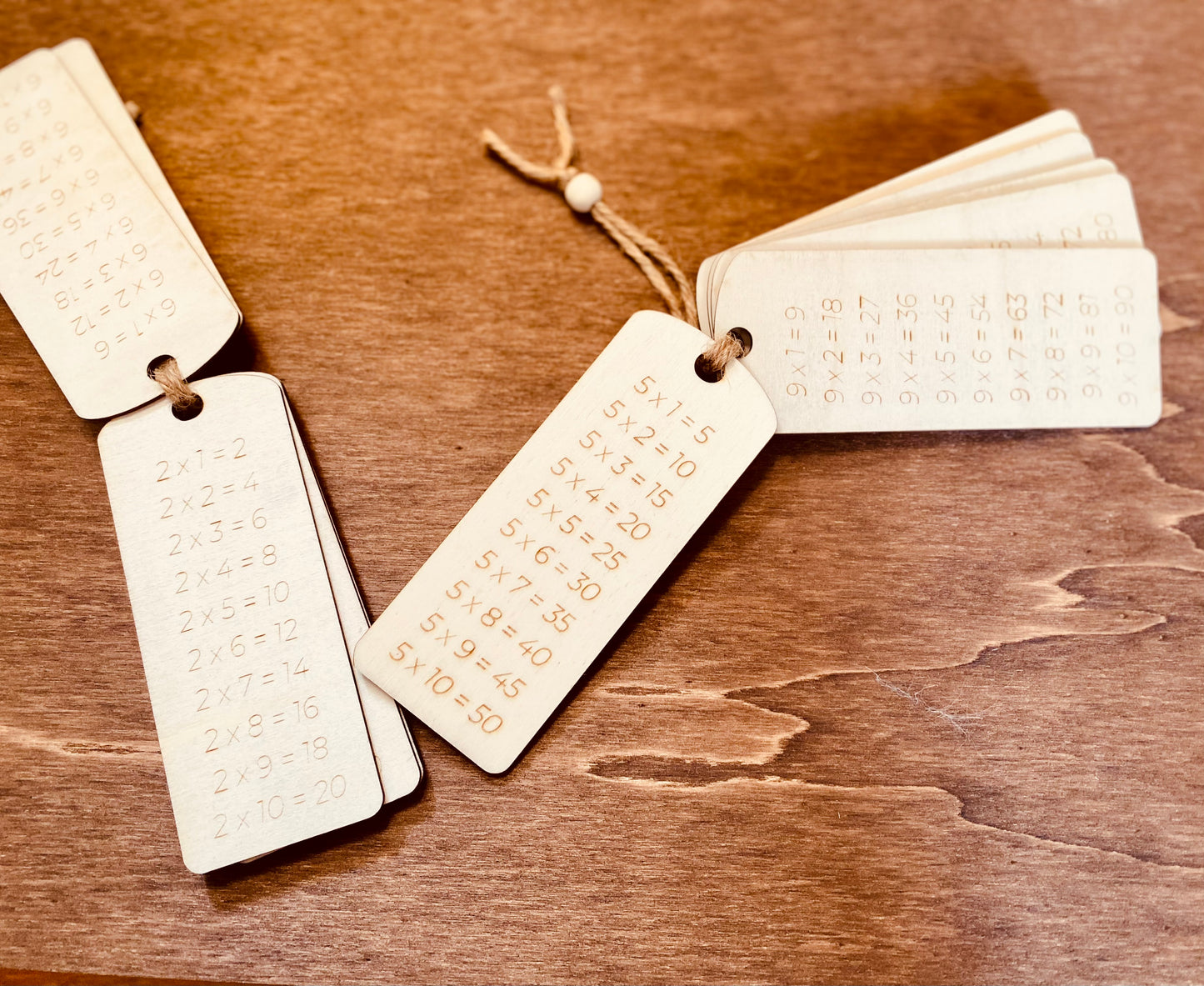 Cartes en bois | Tables de multiplication Montessori | Grav' & Vous