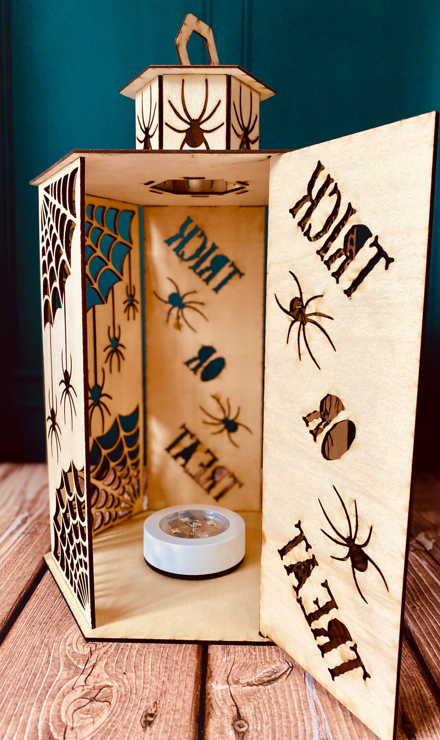 Lanterne en bois – Trick or Treat avec LED – Grav' & Vous🎃