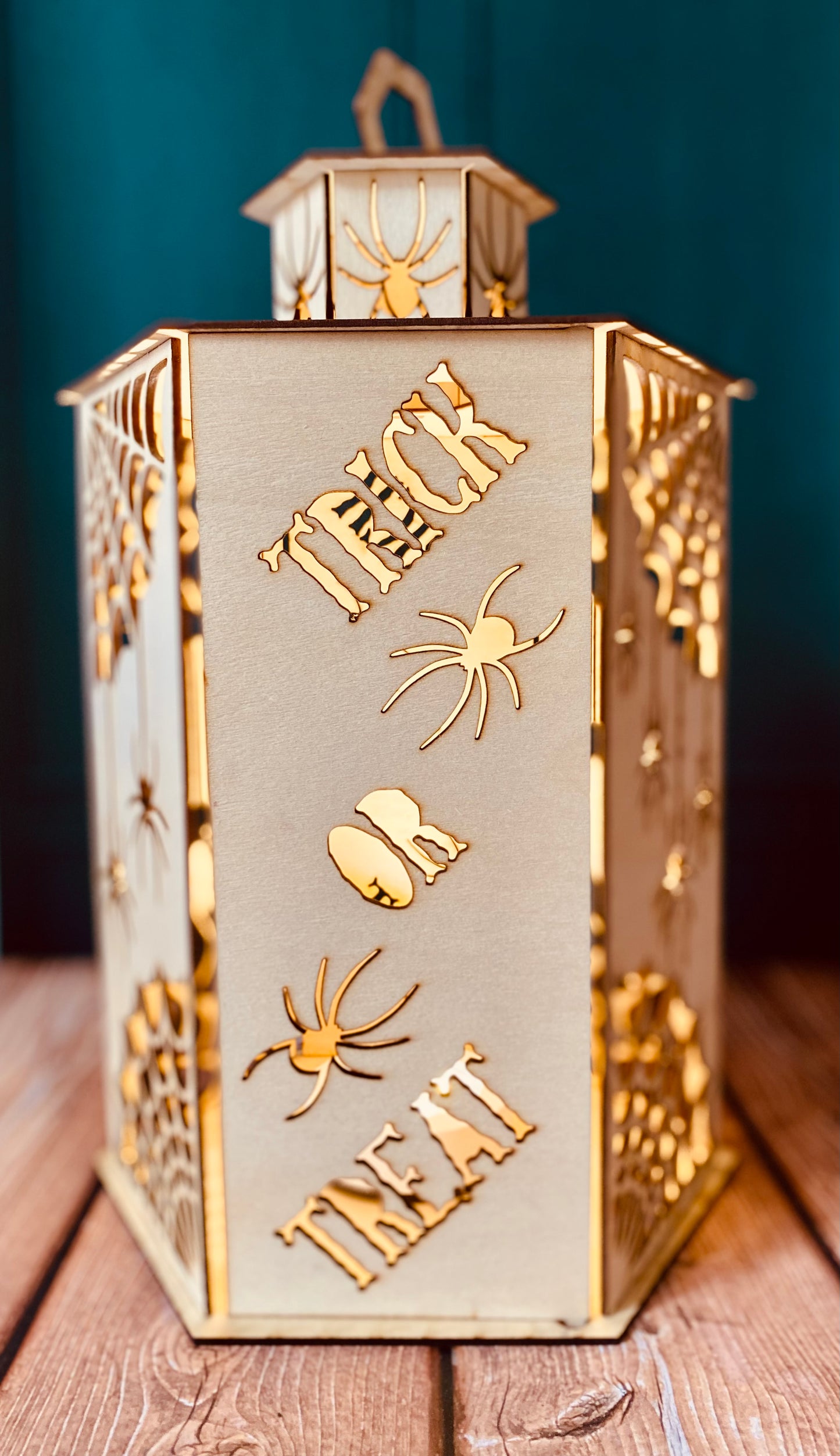 Lanterne en bois – Trick or Treat avec LED – Grav' & Vous🎃