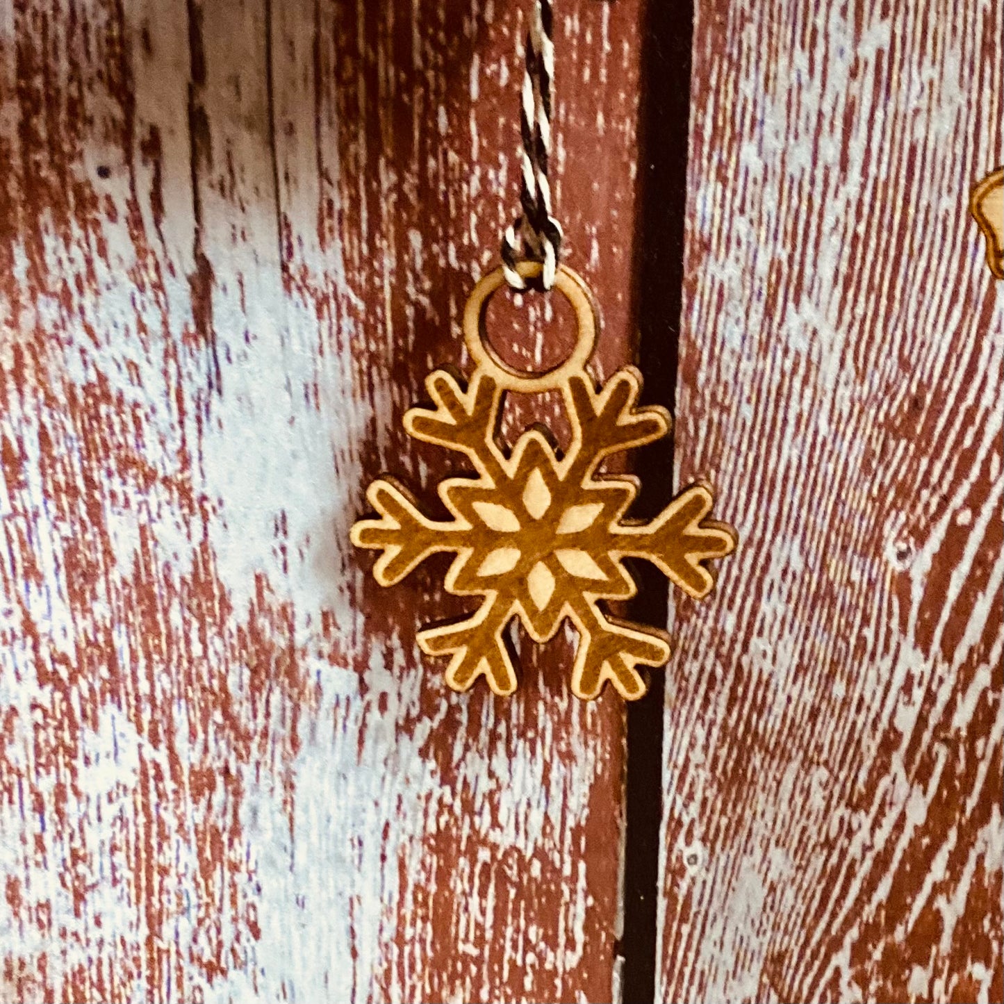 NOËL | Calendrier de l’Avent Personnalisé en Bois | Avec 24 Pochons et Décorations de Noël | Grav' & Vous