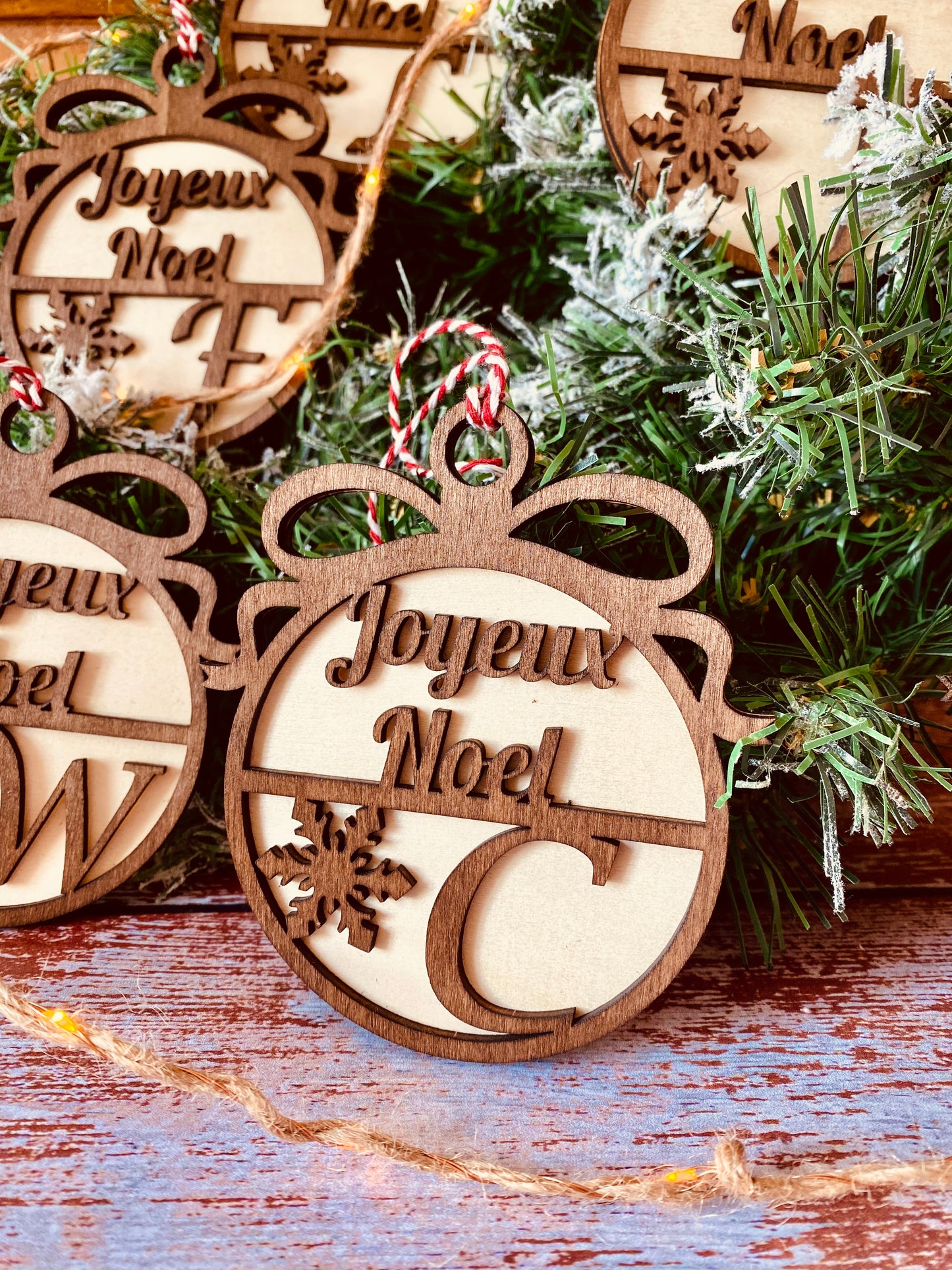 NOËL | Boule de Noël en bois | Initiale | Grav' & Vous