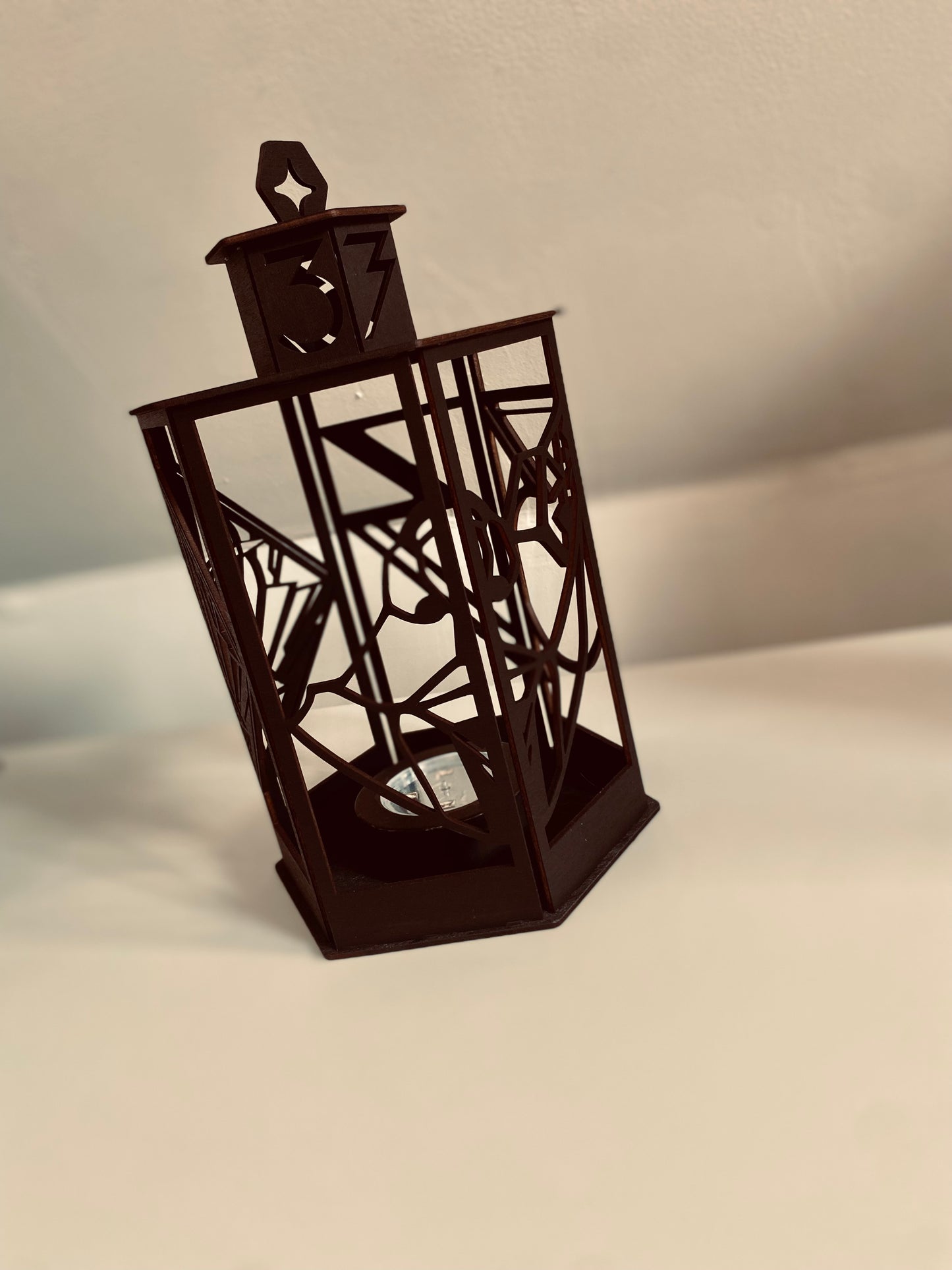 Lanterne Clair Obscur : Expédition 33 | Lampe Bois | Grav' & Vous