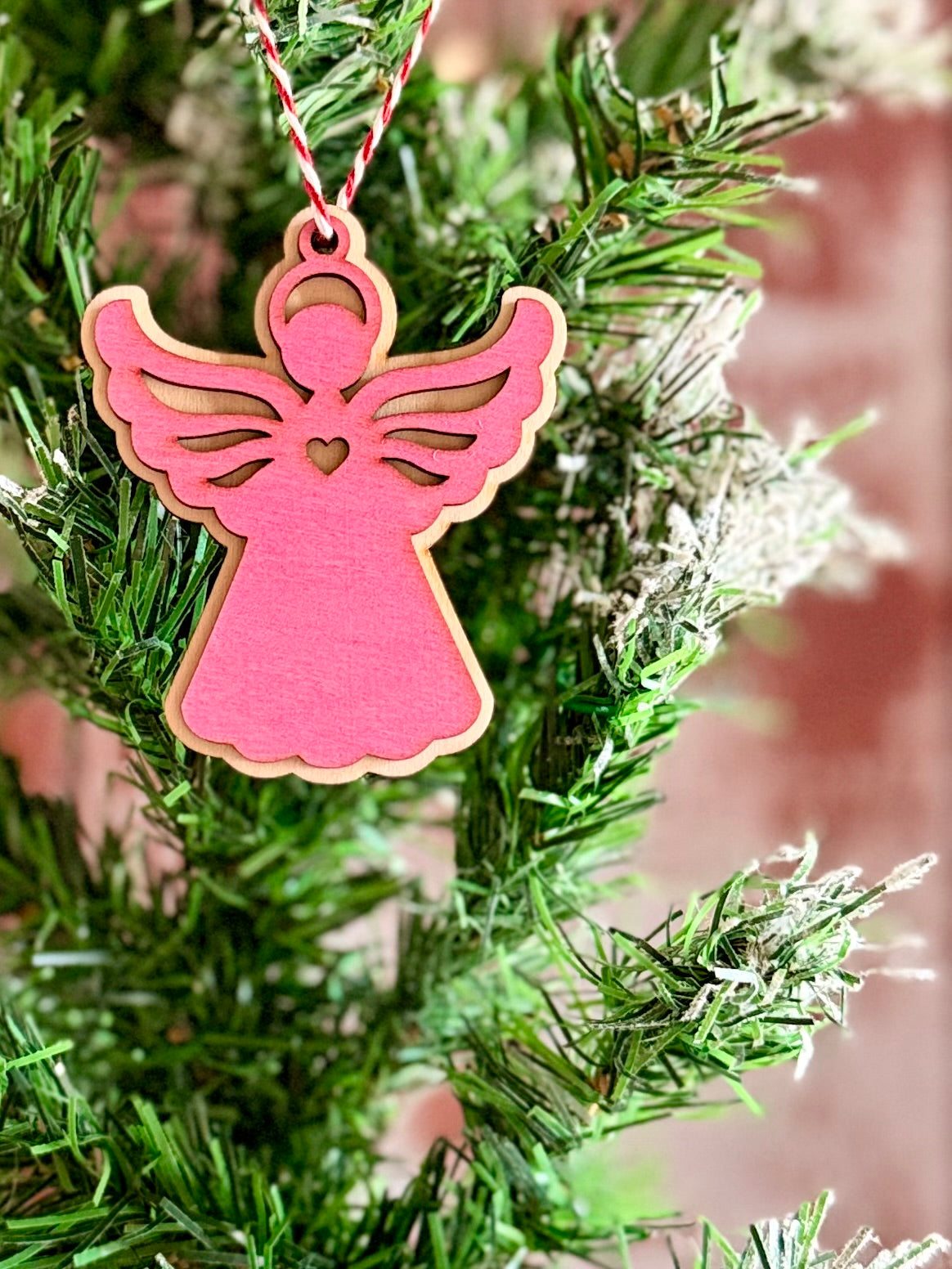 boule de noël ange en bois rose